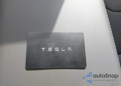 2026 Tesla Model Y Long Range Dual Motor All-Wheel Drive z USA, uszkodzony, nr VIN 7SAYGDED7TF446169